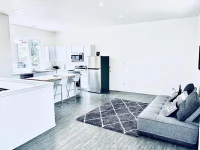 a living room with a couch and a kitchen at Lavida Luxury Room #1 in London in London