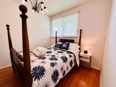 a bedroom with a bed and a window at Cozie cottage at Niagara-On-The-Lake in Queenston