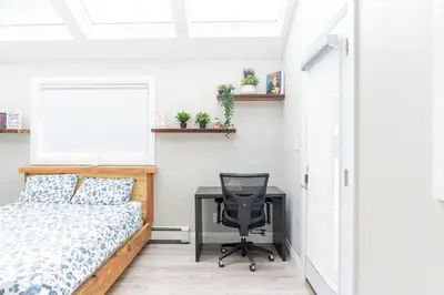 a bedroom with a desk and a bed and a chair at ENTIRE BACHELOR UNIT EN-SUITE UPTOWN WATERLOO - e4 in Waterloo