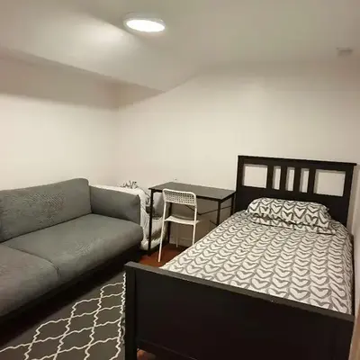 BASEMEWNT Room with private bathroom 36C
