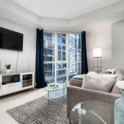 Modern Condo 1 BD 1BA with a Sofabed Downtown