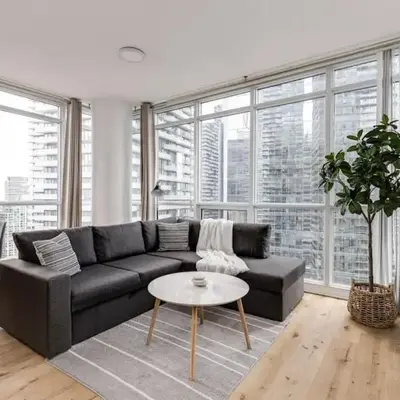 Cozy Downtown 2BR Suite near CN Tower with Balcony