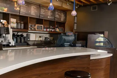 a bar in a restaurant with a counter top at Courtyard by Marriott Toronto Northeast/Markham in Markham
