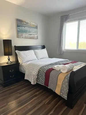 a bedroom with a bed and a window at Luxury Spacious 5-Bedroom Home in London