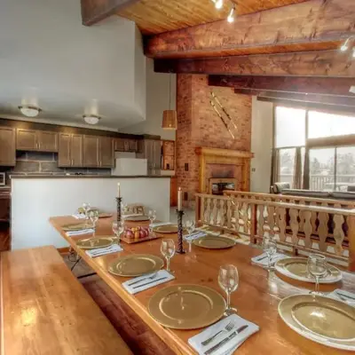 8 bdrm Blue Mountain Cottage