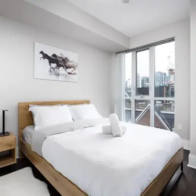 DWTN Condo Near CN Tower! w/ Free Parking