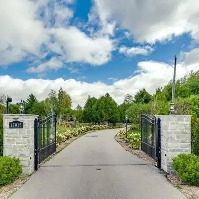 Large Estate with Luxury Collection of Amenities