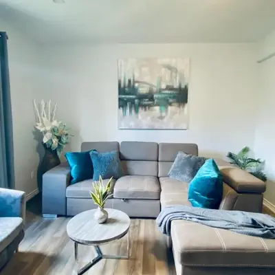 Stylish 3 Bdrm house- king bed