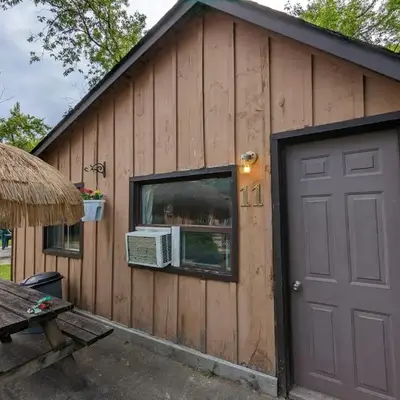 Tiny Wood Cottage 11