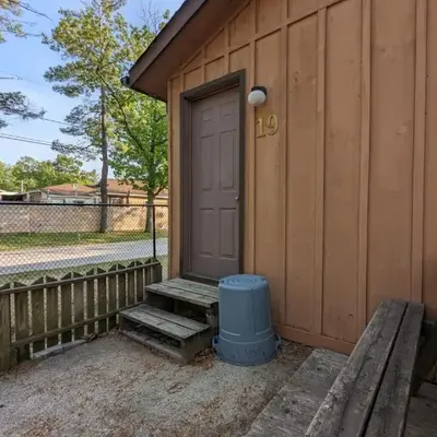 Tiny Wood Cottage 19
