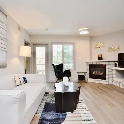 Stunning Condo with Access to Pool