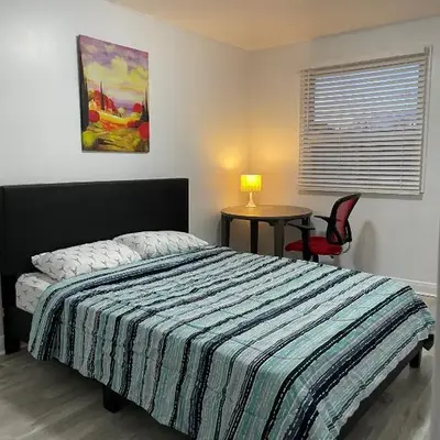 Toronto Midtown Room with Queen Bed