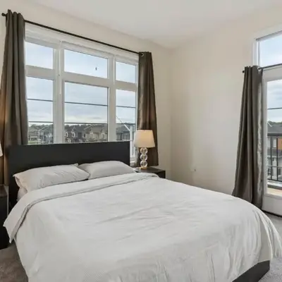 A Brand New 4BR Townhouse in Thorold Retreat