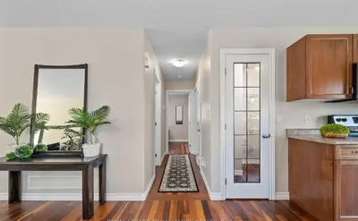 a living room with a table and a mirror at Beautiful House 2 bedroom in Belleville