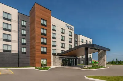an image of a hotel building at Fairfield by Marriott Inn & Suites Gravenhurst Muskoka in Gravenhurst