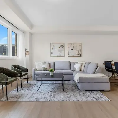 Bright & Stylish Modern Townhome in Oakville!