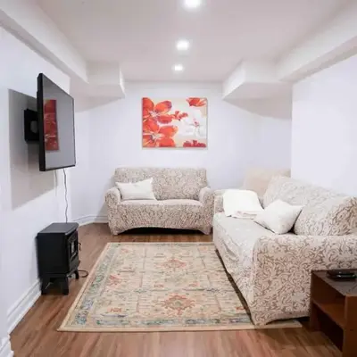 Adorable 3 Bedroom Apartment with Free Parking
