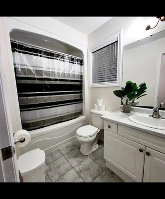 Gallery image of Ivory Staycation Suite with Free Street Parking, Shared kitchen and washroom in London