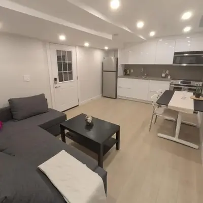 Elegant & Stylish Apartments with Private Entrance & Parking