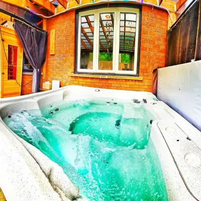 70 percent Off Luxurious Hot Tub