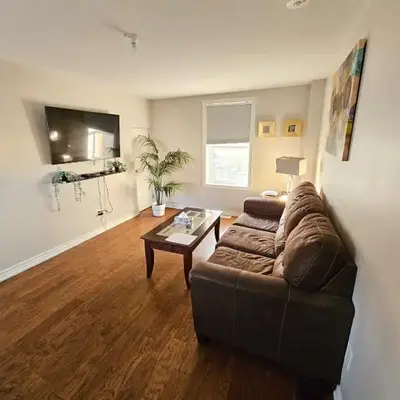 Spacious 2-bedroom ground floor unit near beach