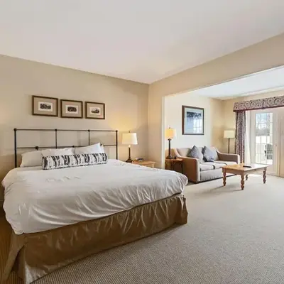 Peaceful Escape King Bed and Outdoor Activities