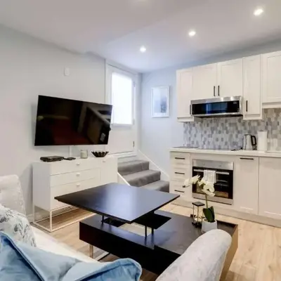 Casa Hotel Stylish Suite with Patio in Leslieville