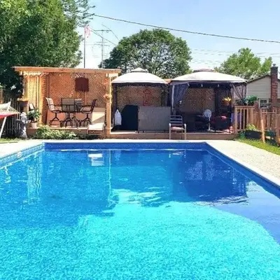 Spacious Pool House 5 Minutes to Elgin Centre
