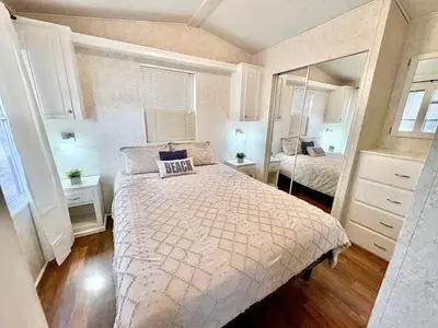 Gallery image of Sherkston Shores Retreat, Sleeps 6, Walk to the beach, Firepit in Port Colborne