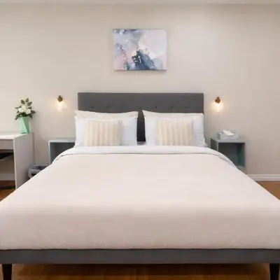 Vita House - Rogers Stadium and Yorkdale Mall Toronto - quiet and cozy bedrooms
