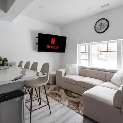 Luxury 2 Bedroom 3 Bed Family Friendly Oasis with Smart Technology