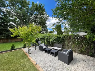 Gallery image of Modern Niagara studio in Niagara Falls