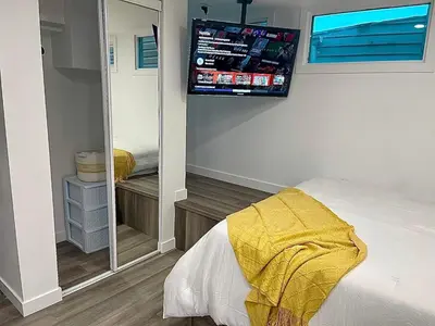 Gallery image of Modern Niagara studio in Niagara Falls