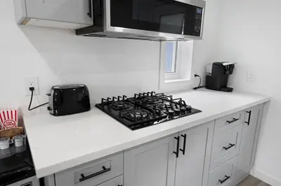 Gallery image of Modern Niagara studio in Niagara Falls