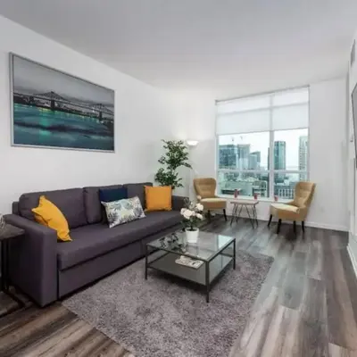 Chic 1BR Condo Lake and City Views plus Free Parking