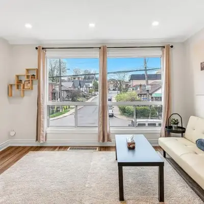 Cozy 2BR Home with Workspace Toronto Retreat