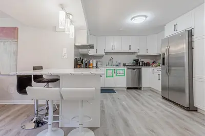 Gallery image of Fabulous Forested Flat in Mississauga