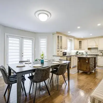Upper-Level Classic House in Richmond Hill