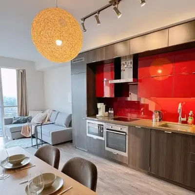 Luxury 1 BR and Den Near CN Tower