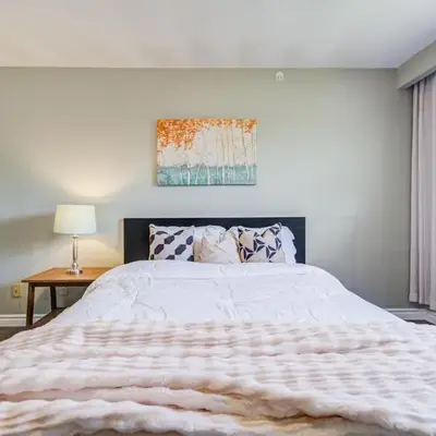 Nest in the Orchard--cozy room