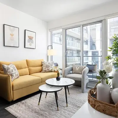 2br Luxury & Modern Suite 5 Minutes from Eaton Center