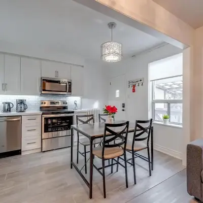 The Bloor Spadina Getaway With 3-Bedroom and Private Patio