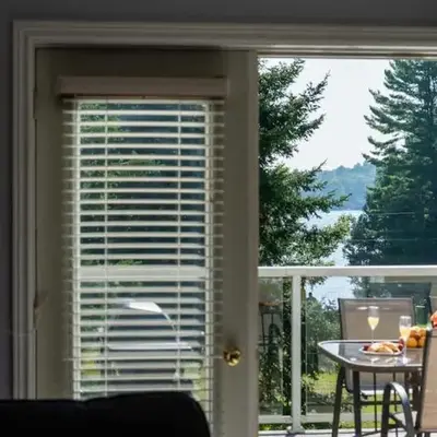 Muskoka Lakefront 4-bdrm Guest House