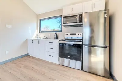 Gallery image of 2-bedroom Lake Front Cottage in Harwood ON #2 in Harwood