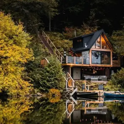 The Water’s Edge * * Unique Muskoka Treehouse * *