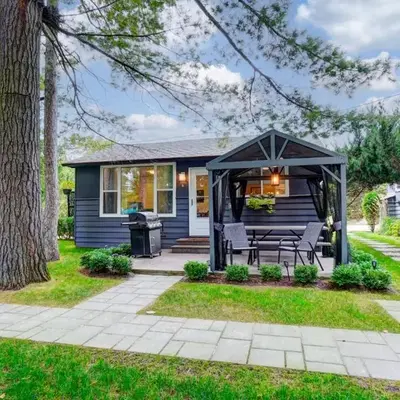 The Cozy Shore Cottage - Large