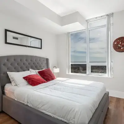 Lavish 2BR 2Bath Condo Steps to Square One Mall