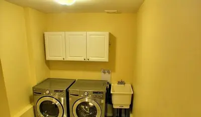 a laundry room with a washer and dryer in it at HB Guest Home in Waterloo