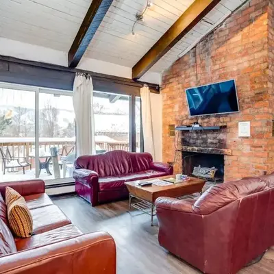 Happy Daze Big Space Near Village Hot Tub 38L-194