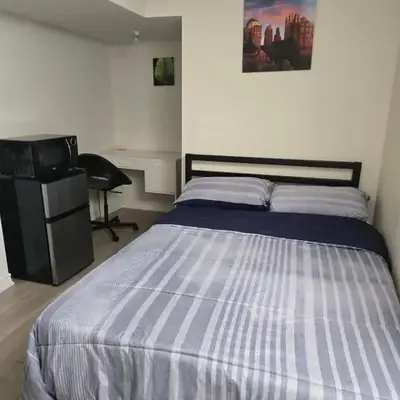 One Bed basement Room